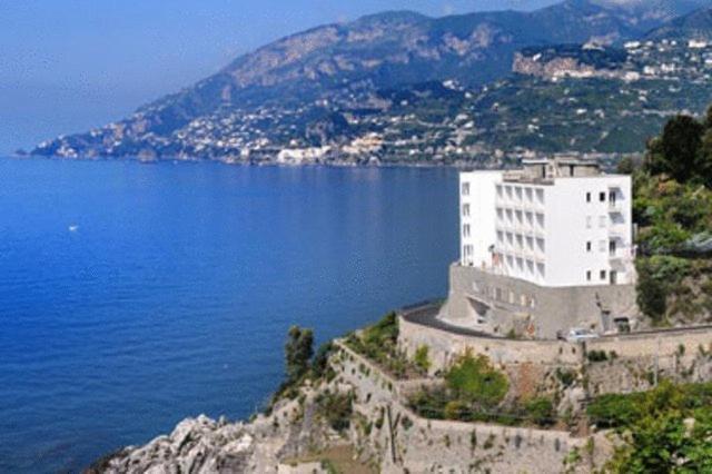 Residence Due Torri Майори Экстерьер фото